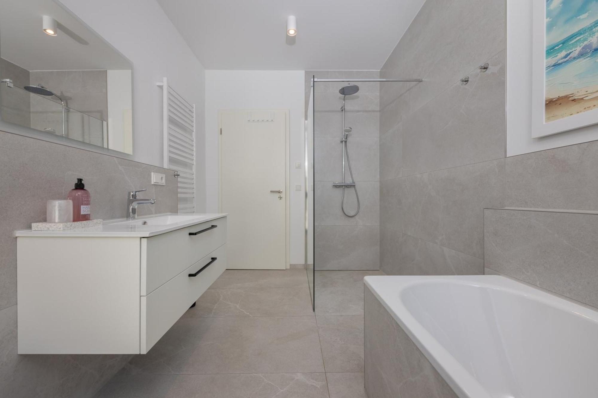 Ferienwohnung Strom Acht - Modern Frisch Inkl Stellplatz, Balkon - 200M Zum Alten Strom ロストック エクステリア 写真